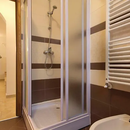 2 Bedroom Lovely In 公寓 *