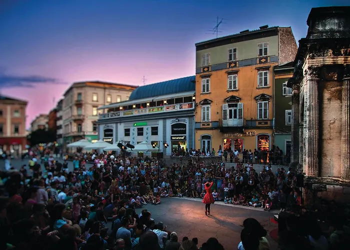 2 Bedroom Lovely In דירה פולה