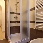 2 Bedroom Lovely In Apartment *