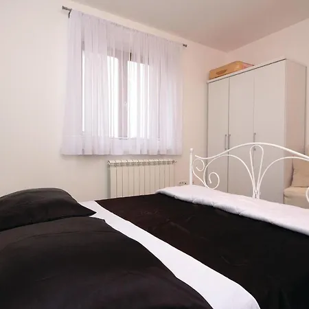 2 Bedroom Lovely In Appartement *