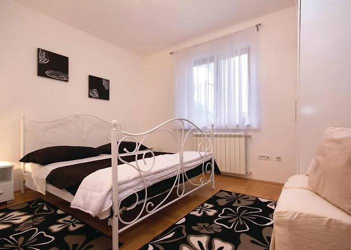2 Bedroom Lovely In Pula