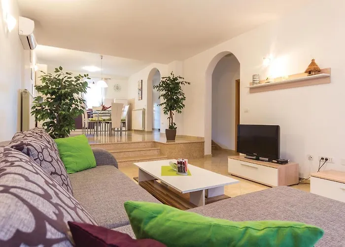 2 Bedroom Lovely In Appartement