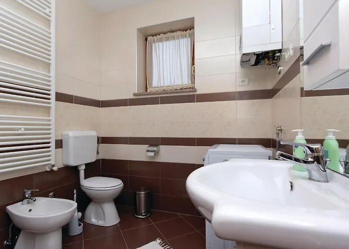 2 Bedroom Lovely In Appartement