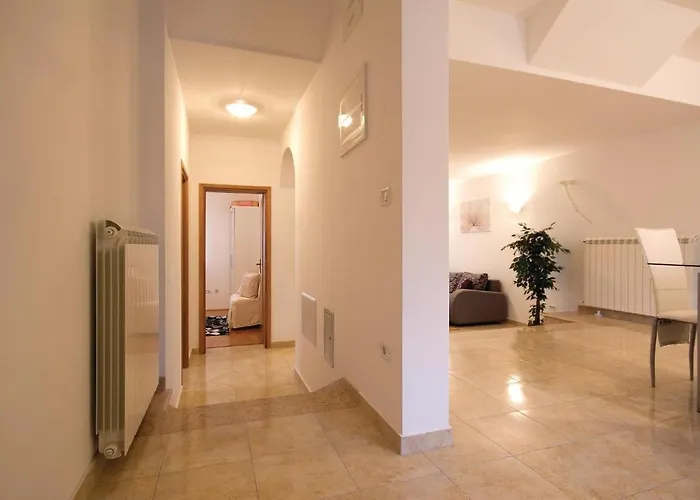 Appartement 2 Bedroom Lovely In Pula