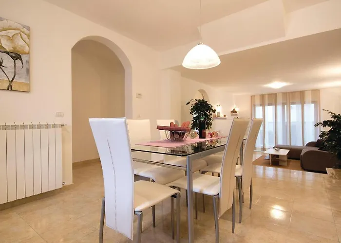 Appartement 2 Bedroom Lovely In *