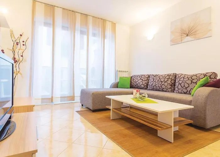 Appartement 2 Bedroom Lovely In *