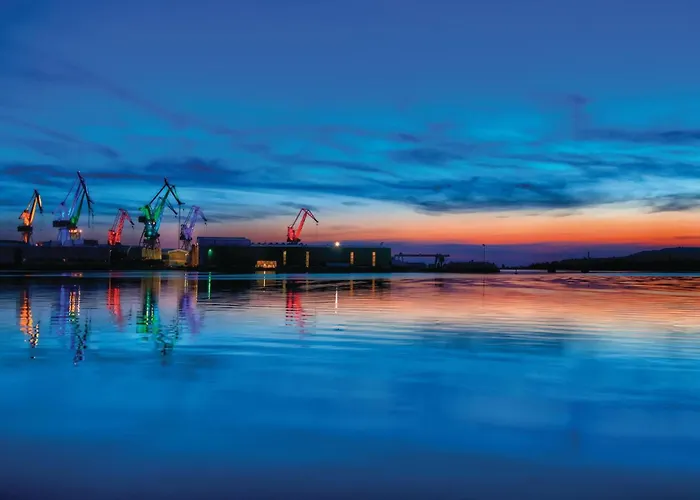 2 Bedroom Lovely In Appartement *