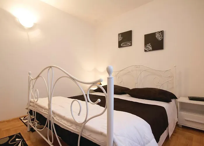 2 Bedroom Lovely In *