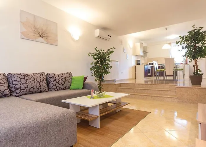 Appartement 2 Bedroom Lovely In Pula