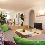 2 Bedroom Lovely In Apartment