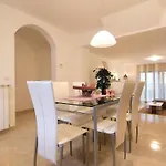 Apartment 2 Bedroom Lovely In *